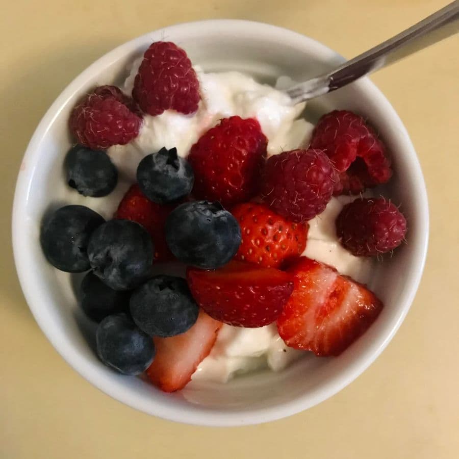 Plain Yogurt with Berries